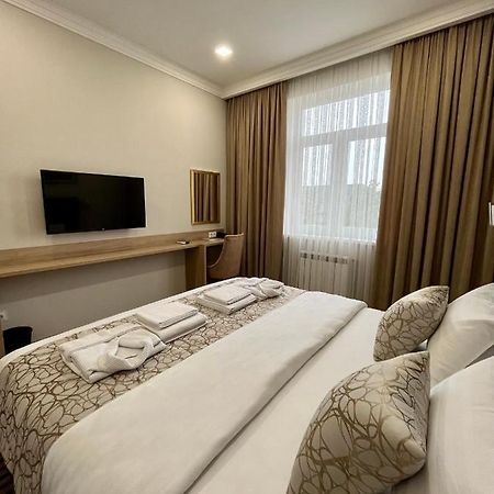 Bristol Hotel Tashkent Ngoại thất bức ảnh